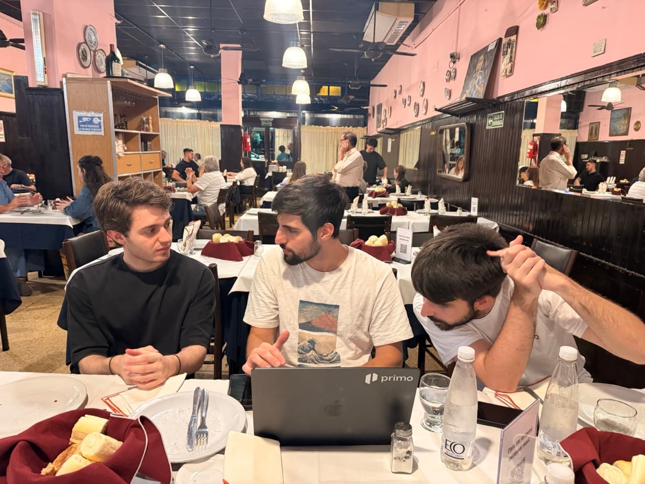 Se debate incluso en la cena mensual